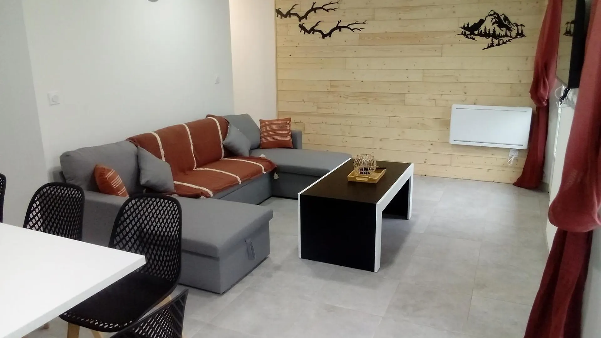 Apartment Appt Tout Confort Laveissiere 102 France